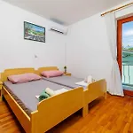 In 43070 Apartment