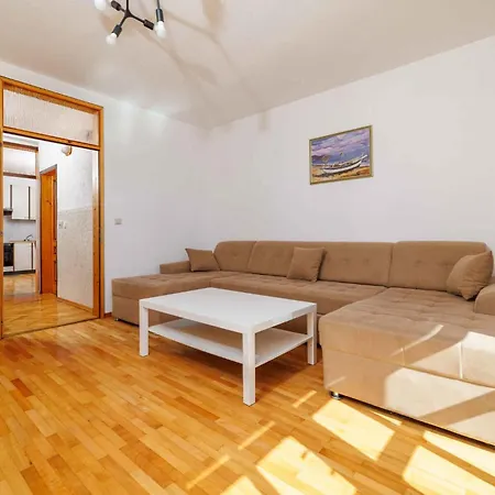 Apartmán In 43070 *