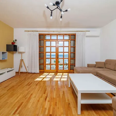 In 43070 * 茨里克韦尼察